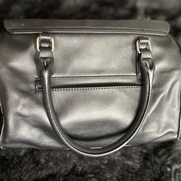 GUESS crossbody purse - Picture 2 of 4